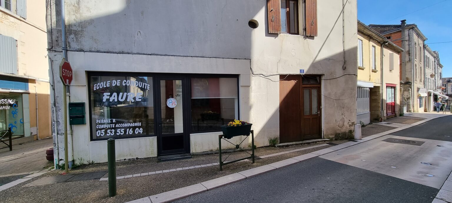 Local commercial de 30 m ² situé au centre-bourg de Thiviers